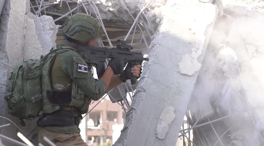    Уличные бои идут в городе, который в 7 раз меньше Москвы, и где остается 700 тыс. мирных жителей (скрин с видео израильской армии).