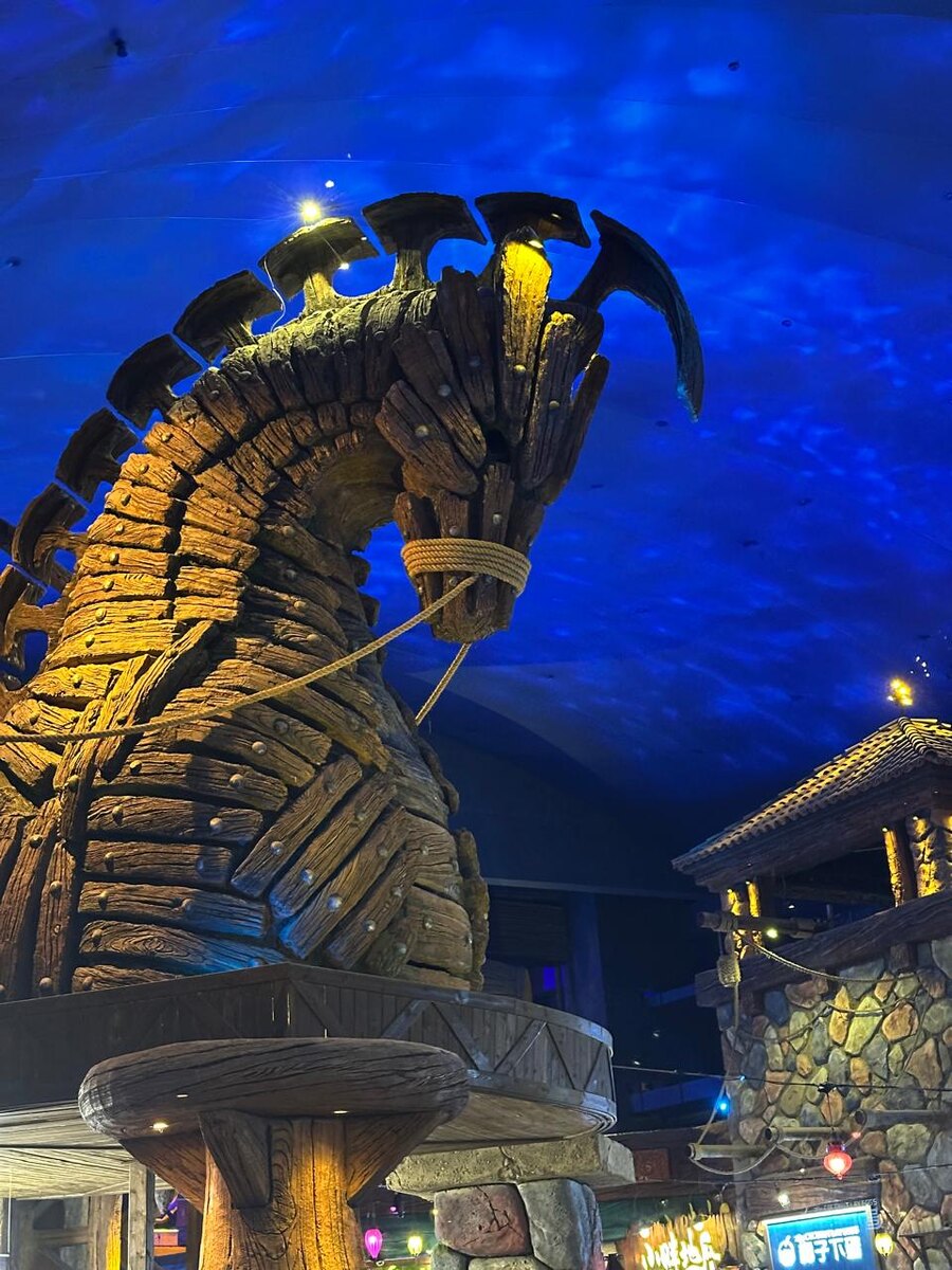 Декорации на входе