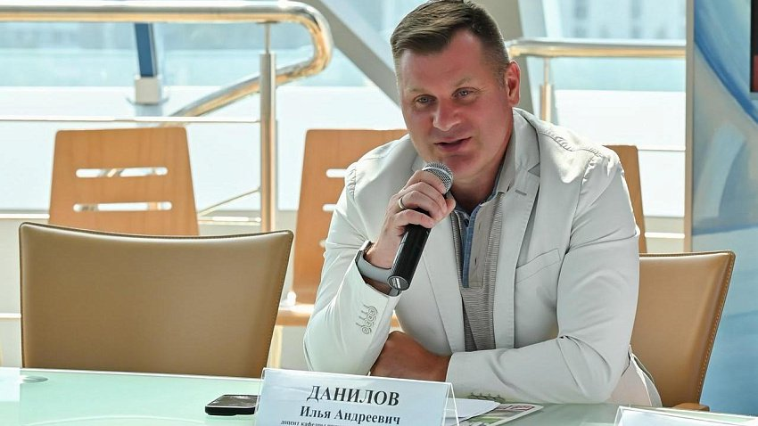 Илья Данилов заведующий кафедрой прикладной экономики факультета экономики и управления ЧелГУ. Фото: АиФ-Челябинск