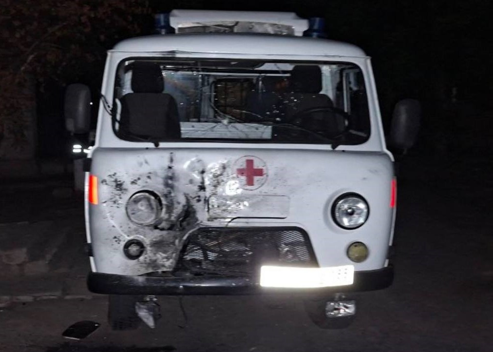 При атаке БпЛА противника в селе Великая Знаменка Каменско-Днепровского МО повреждена машина скорой помощи, сообщили в региональном Минздраве. Автомобиль при ударе находился на пункте базирования. Пострадавших среди персонала нет, источник Телеграм-канал Запорожский Телеграф