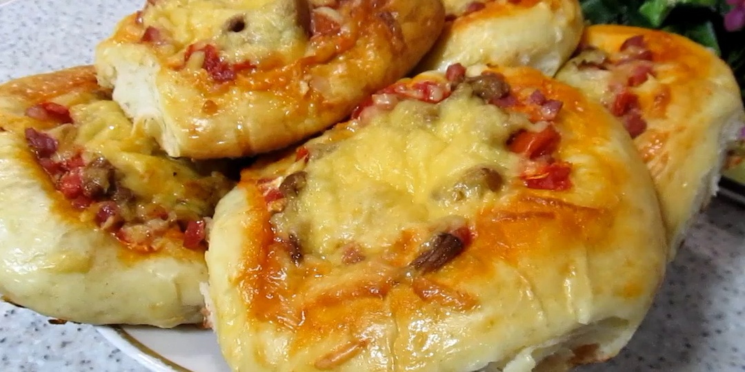 Вкуснейшая домашняя пицца, мой лучший рецепт. Всегда идеальна.