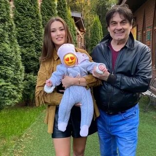 Александр Серов с дочерью и внуком