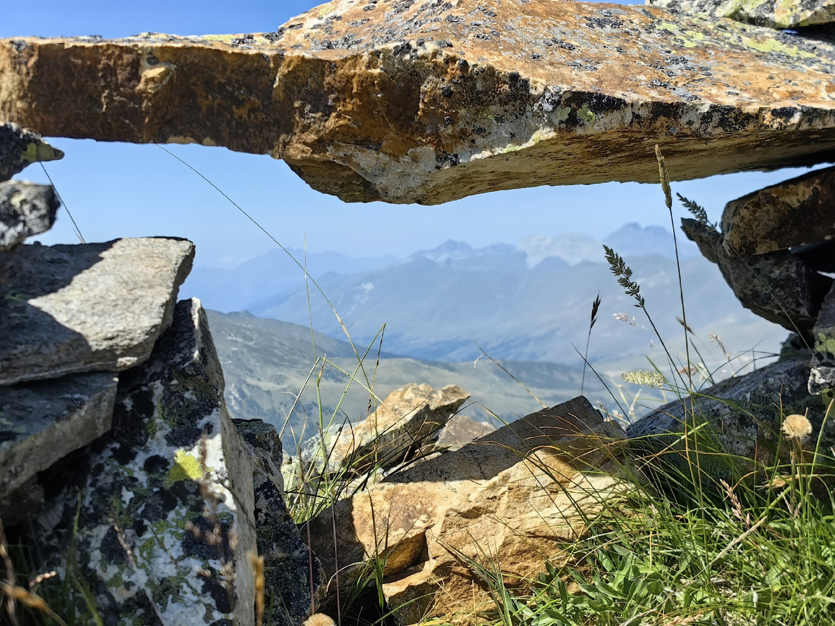 Вид на хребет Абишира-Ахуба