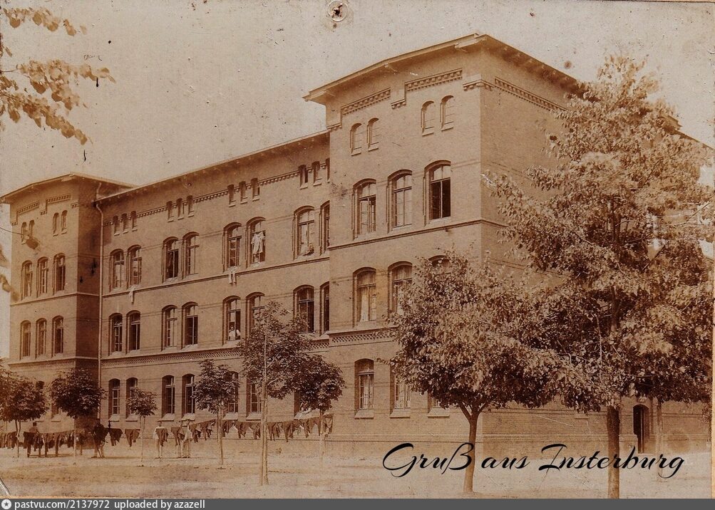 Казармы на Артиллери-штрассе, внизу слева обратите внимание на то, как сушили белье солдат