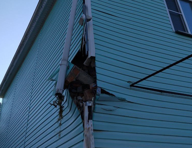     В Курске опубликовали кадры последствий ночной атаки беспилотников