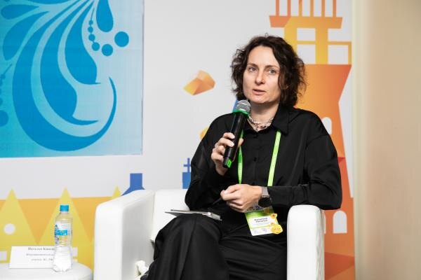 TLDCON 2025. На фо­то: за­мес­ти­тель на­чаль­ни­ка юри­дичес­ко­го от­де­ла Коор­ди­национ­но­го цен­тра до­менов .RU/.РФ На­талья Ки­селе­ва