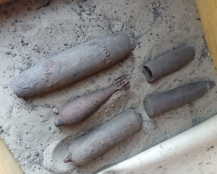     В Поныровском районе нашли боеприпасы времён войны