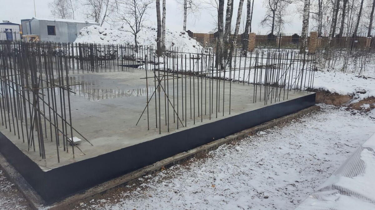 Подготовленный фундамент на объекте NATURI