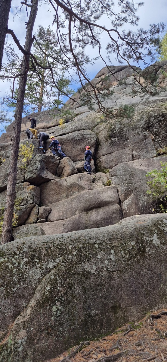     Туристка повредила колено на красноярских «Столбах»