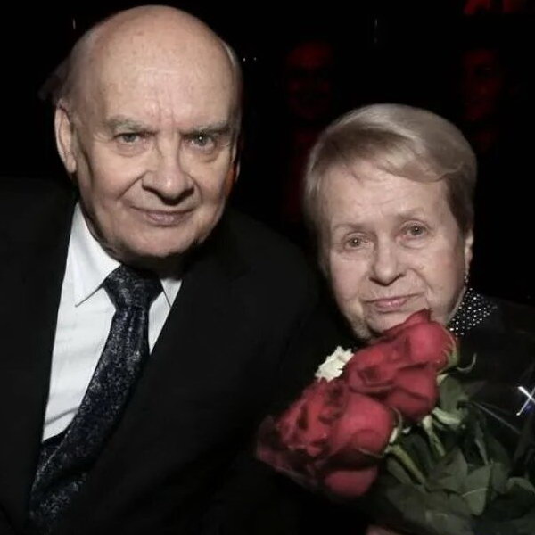     Александра Пахмутова устроит вечер-посвящение Николаю Добронравову