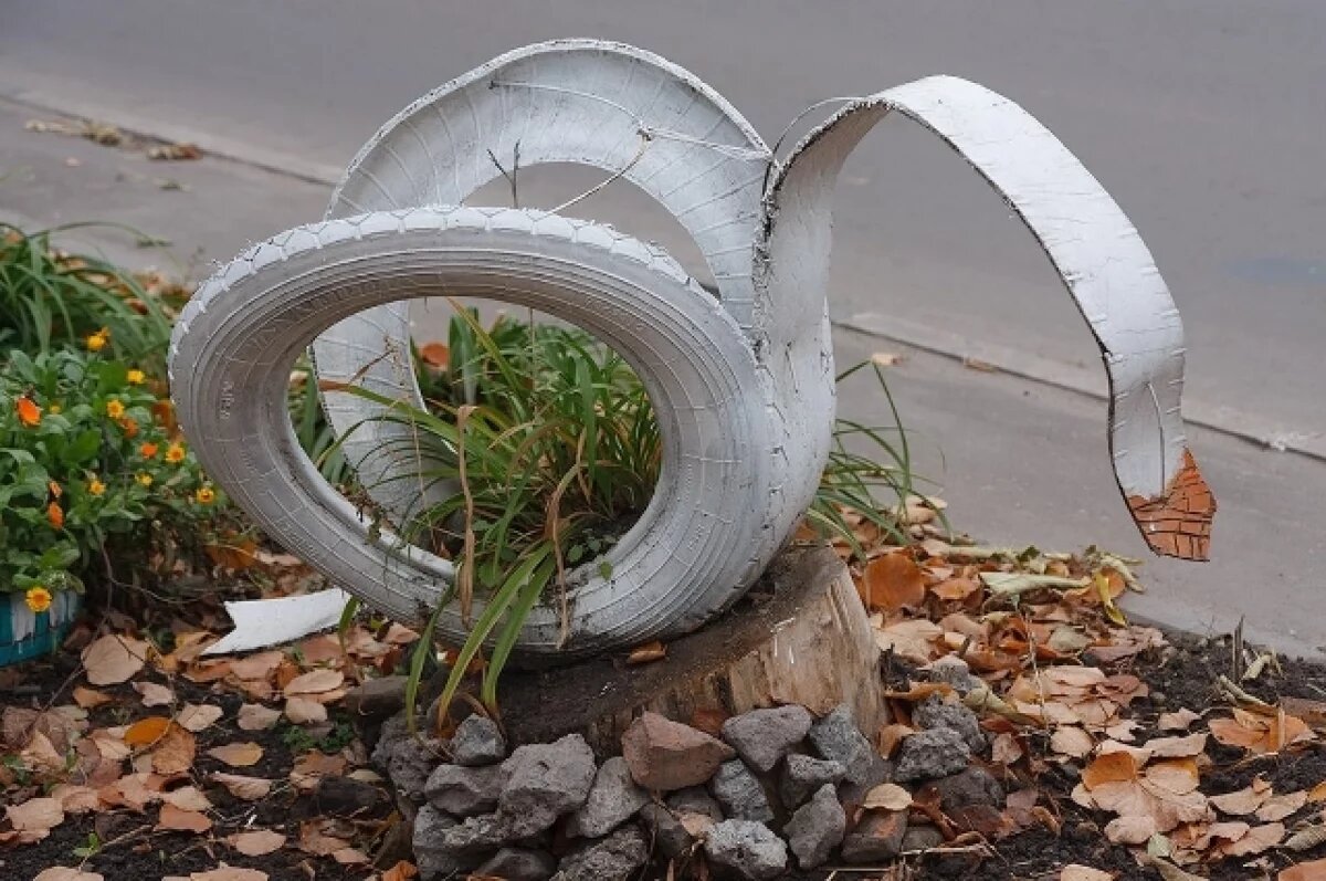    В Комсомольске-на-Амуре борются с «ЖЭК-артом» из старых шин