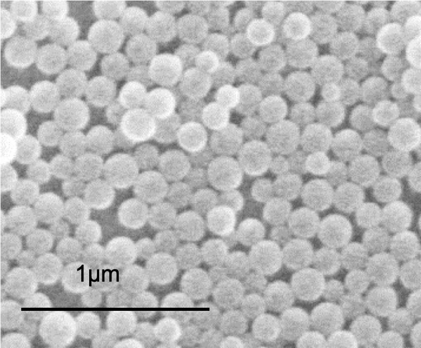 Фото:© FUJII Minoru, Kobe University (CC BY). На фото видно почти идеально круглые частицы, равномерно распределённые в слое толщиной всего 100–200 нм. Отлично демонстрирует технологическую основу нано-краски.