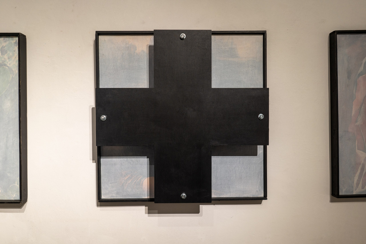 Владислав Аксёнов "Супрематическое затмение" на выставке "Квадратная ирония"