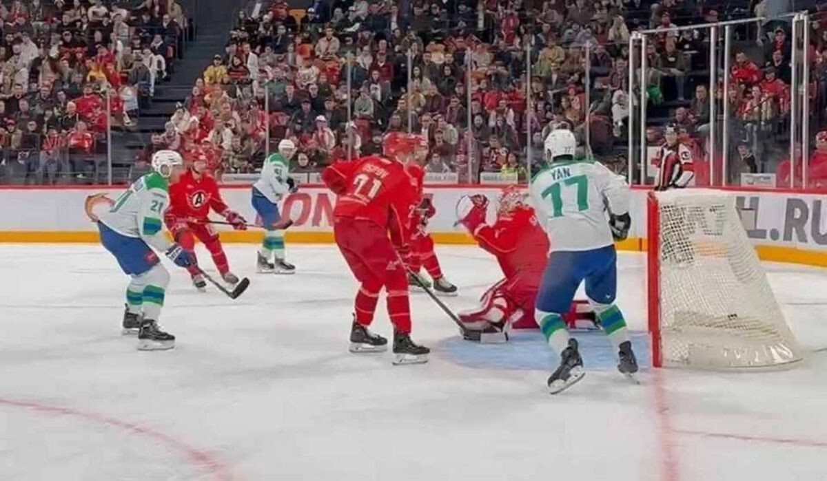     Матч. Источник: ufa.kp.ru Автор фото: Пресс-служба ХК "СЮ"