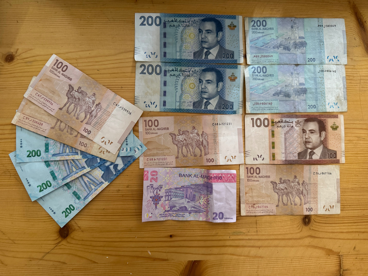 Марокканские дирхамы. Фото наше.