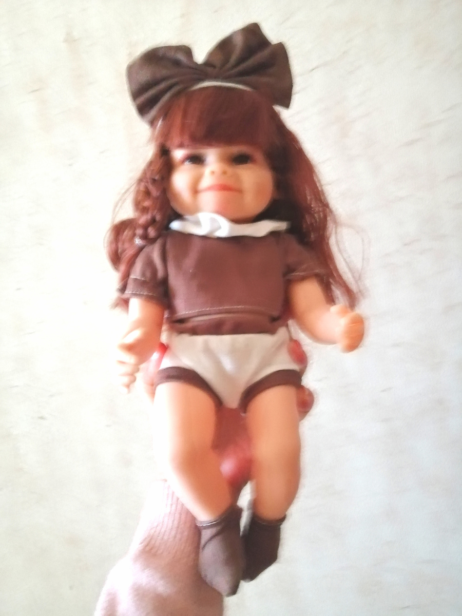 Она толстенькая