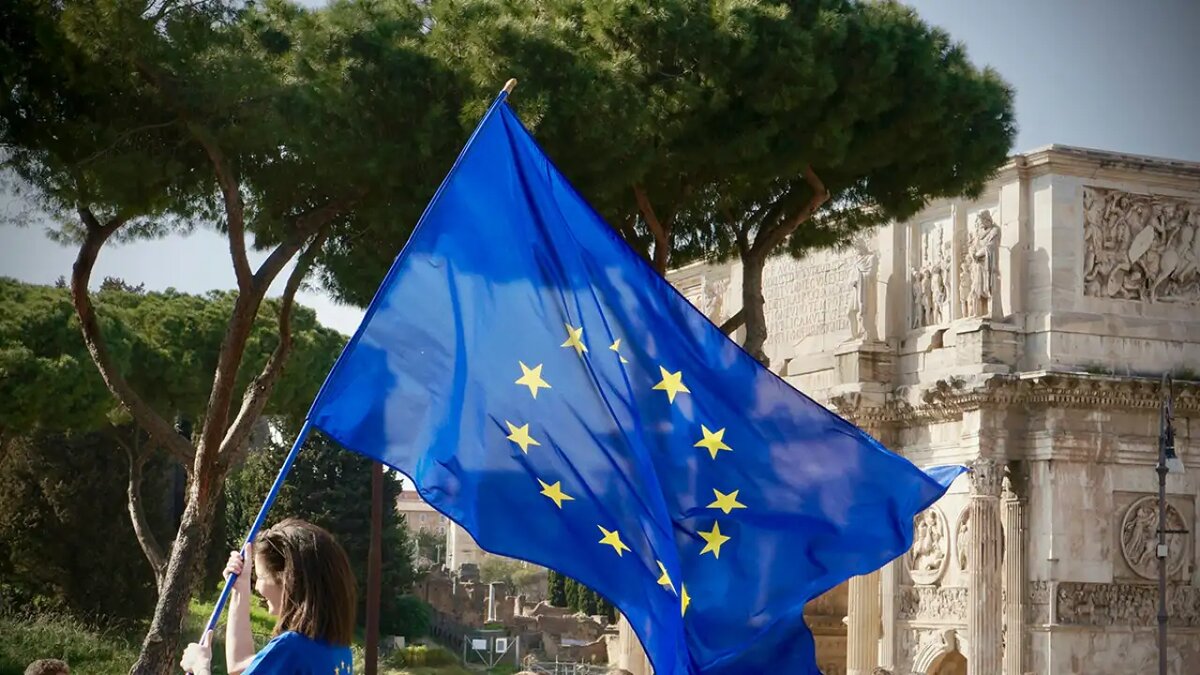    Флаг Евросоюза. © unsplash.com / Antoine Schibler