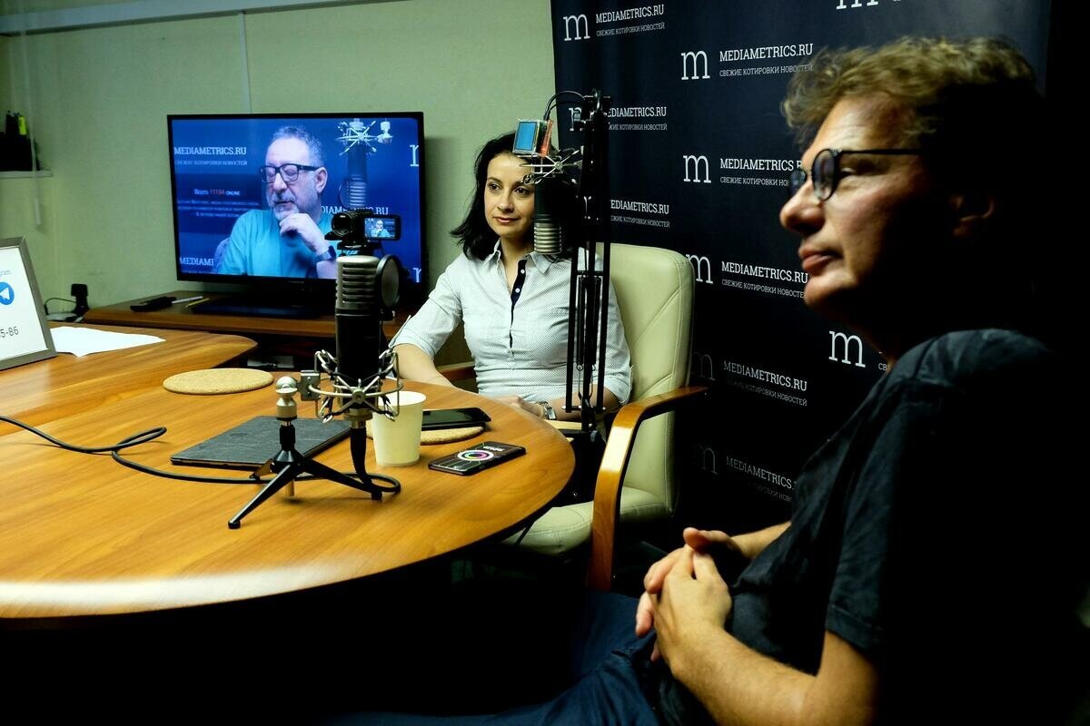 Фото в студии: Семён Оксенгендлер.