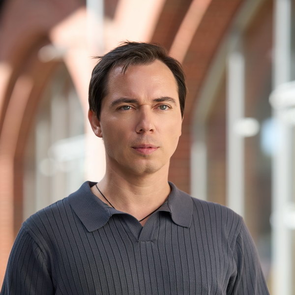     Родион Газманов возвращает поэзию молодому поколению