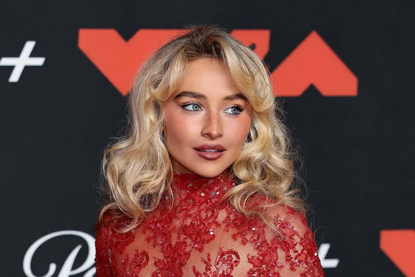     Социальные сети Сабрины Карпентер