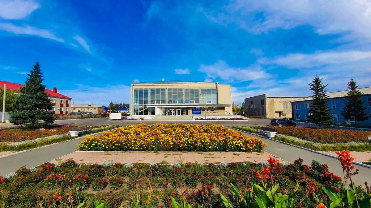 В центре, на заднем плане - наш РДК, где проходили выборы (фото: Яндекс.Картинки)