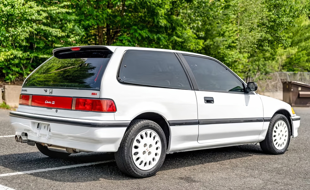 ©Bring a Trailer ©Honda 