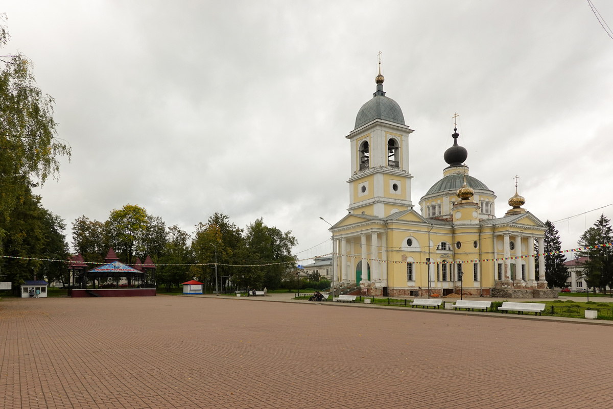 Успенский собор (1820). Успенская площадь, 2.
