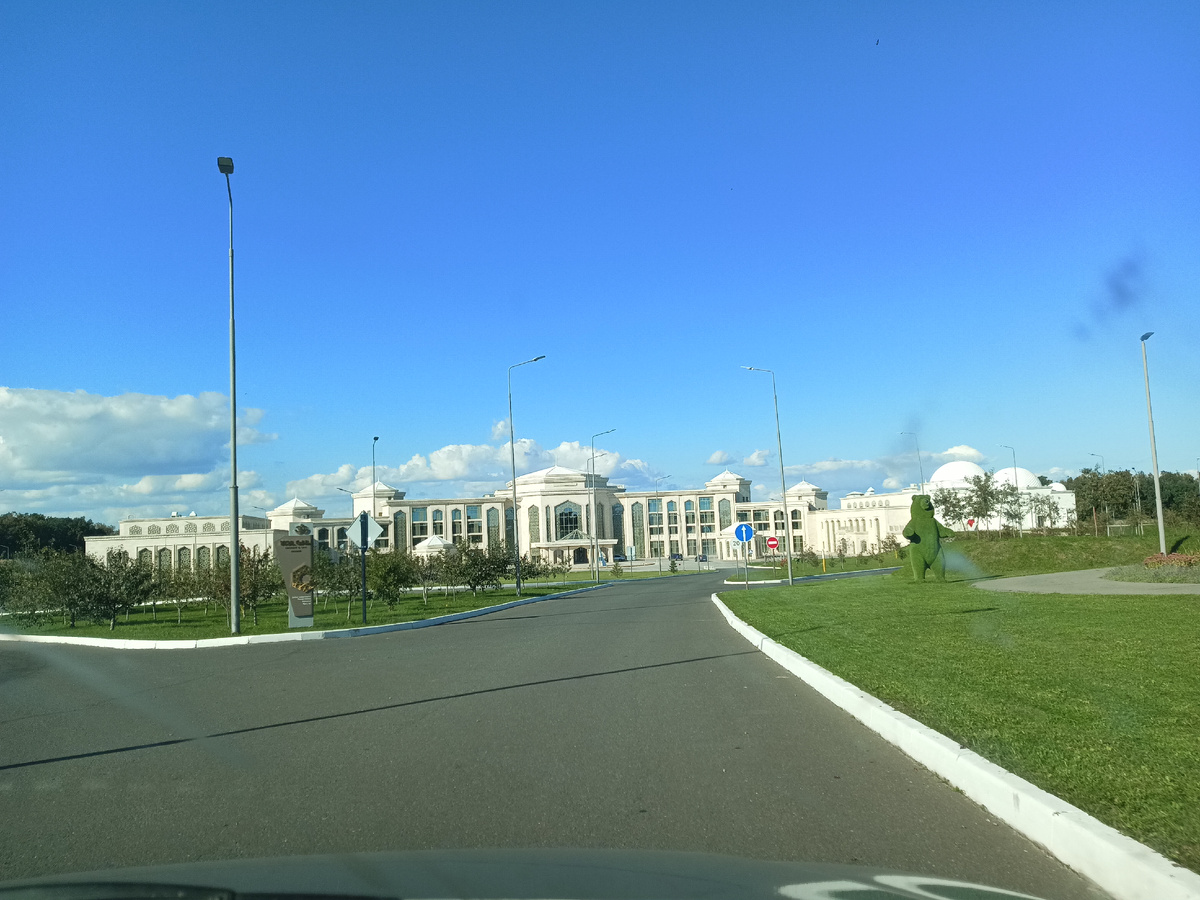 Кол Гали. Отель. 