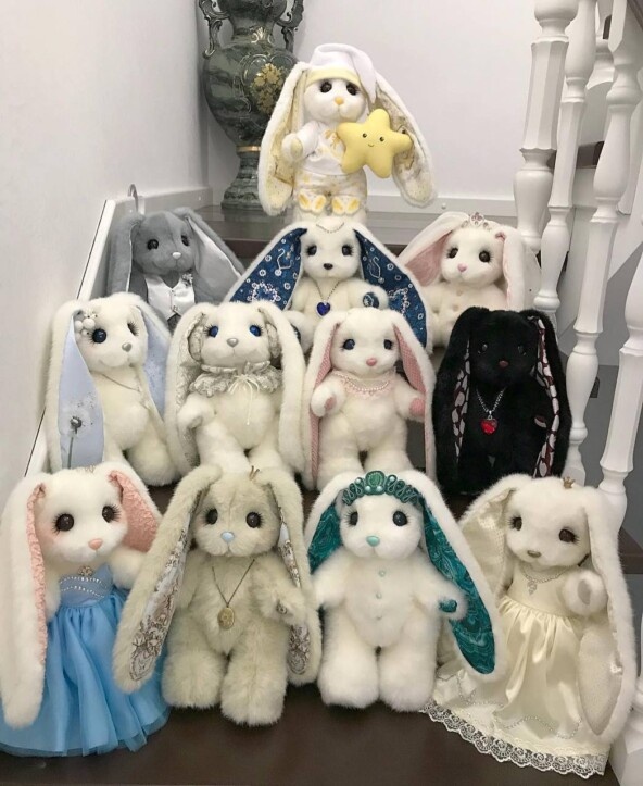 Есть те, у кого по 30 зайцев, с целыми комнатами под коллекции в частных домах.