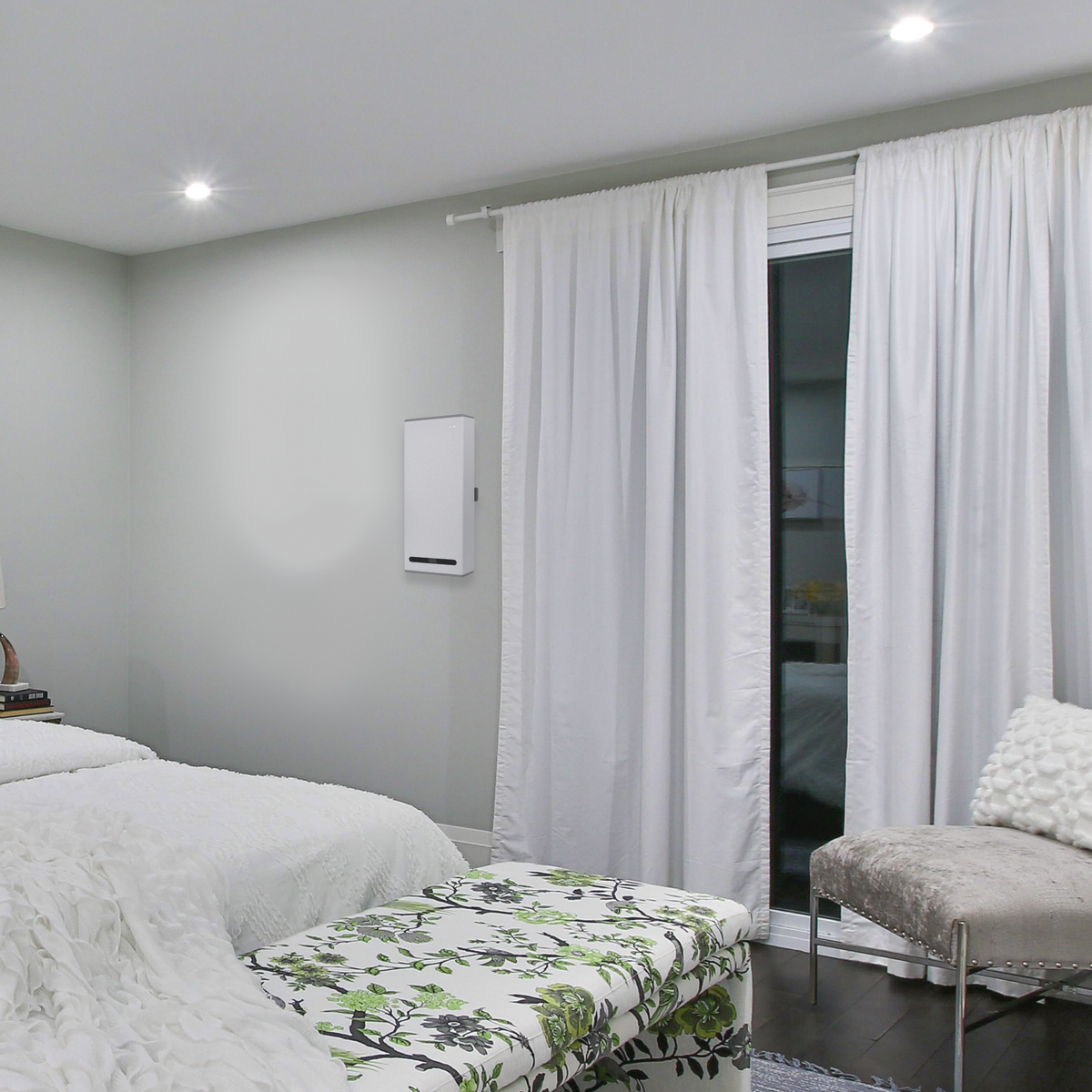 Даже довольно крупные вентиляционные приборы Вакио (настенные рекуператоры) выглядят в интерьере очень органично и аккуратно