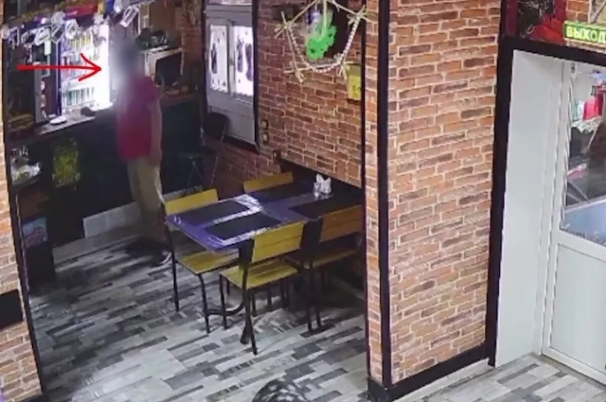    В Керчи за серию краж в больнице, кафе и торговом центре задержали мужчину