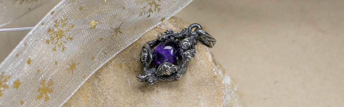 Серебряный кулон с кабошоном аметиста “Палус”