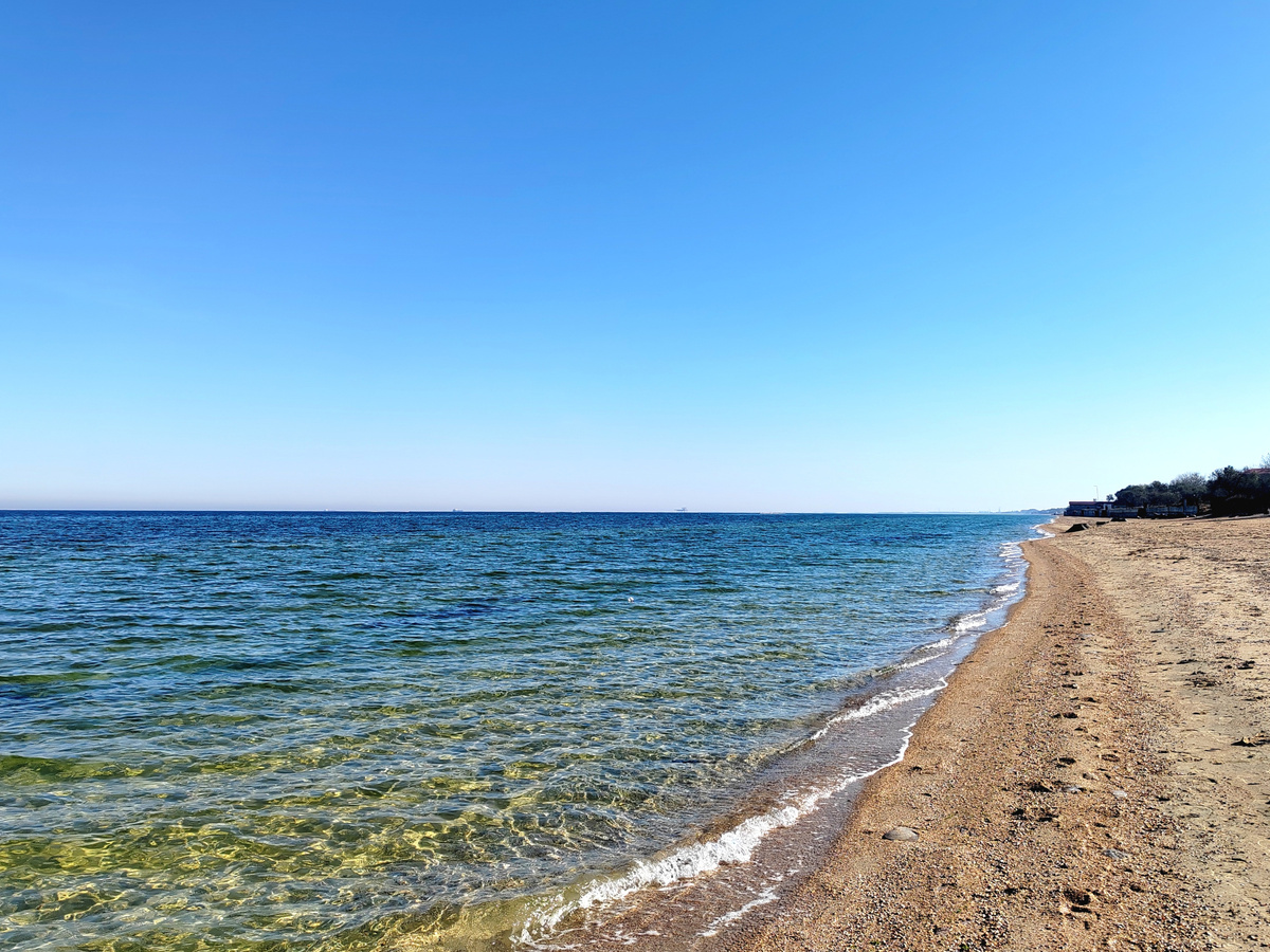 Море на Центральном пляже в станице Голубицкая. Фото автора