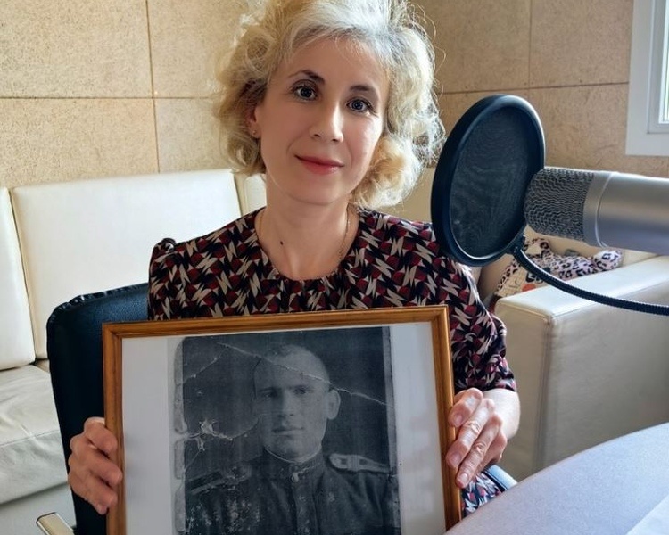     Курскую журналистку наградили Почетным знаком