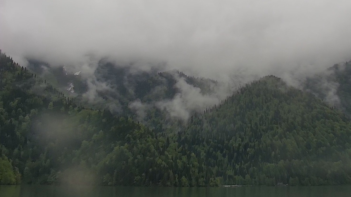 Экскурсии на  озеро Рица в Абхазии