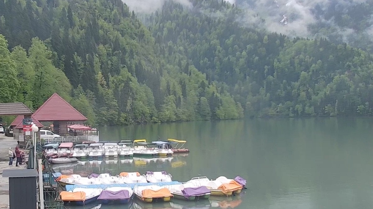 Экскурсии на  озеро Рица в Абхазии