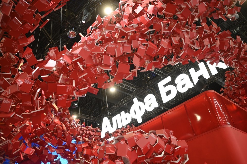    Альфа-банку выписали штраф из-за вводящей в заблуждение людей рекламы про дебетовую карту Алексей БУЛАТОВ