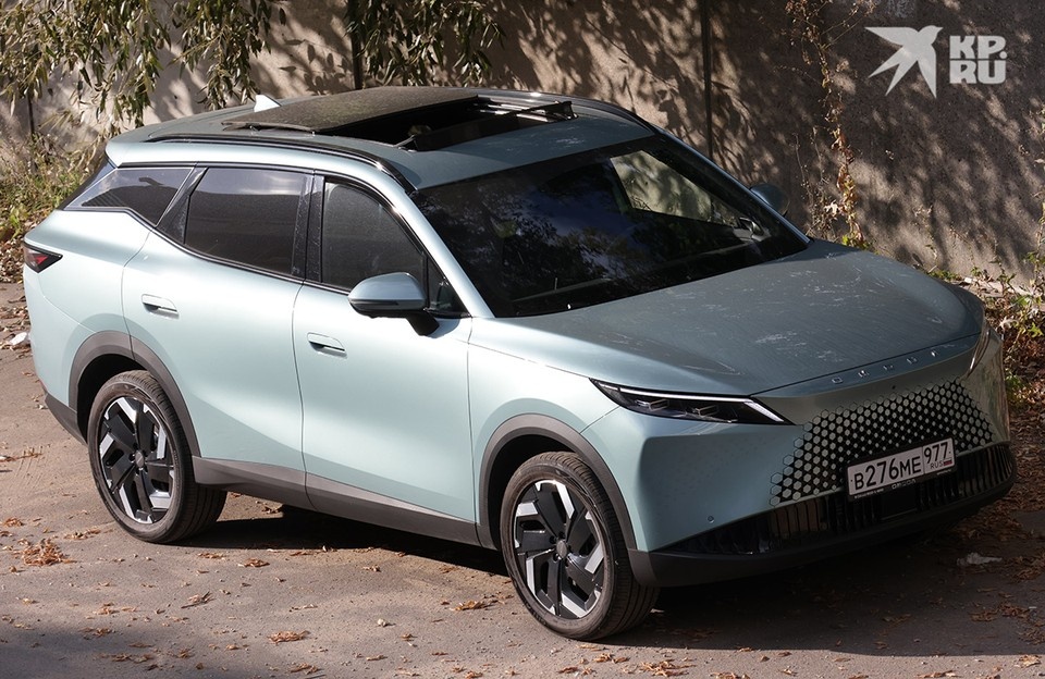    Omoda C7 – не клон популярной в России Omoda C5. Но фирменный стиль угадывается без вопросов! Вероника ОВСЯННИКОВА