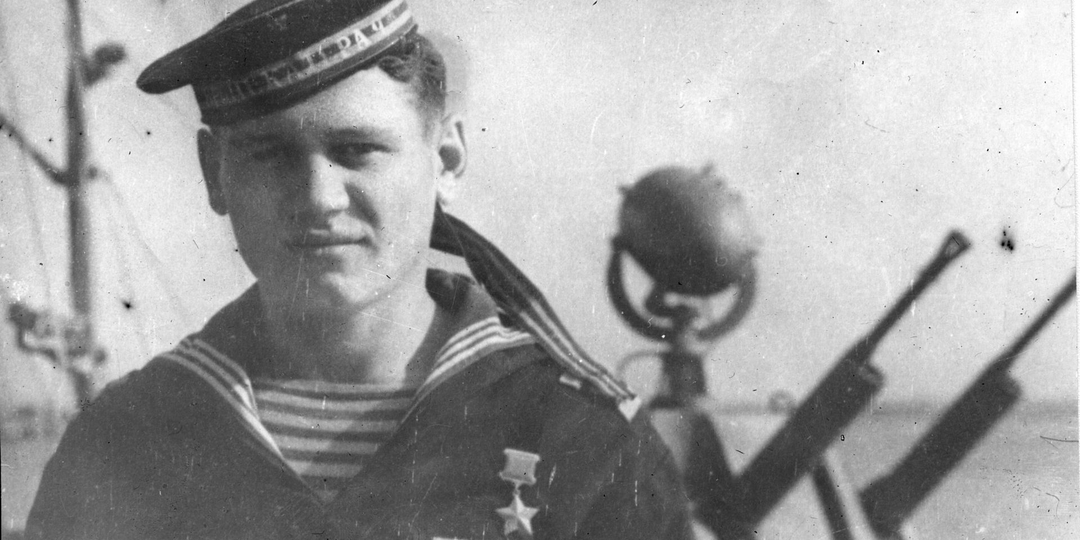 Рулевой бронекатера матрос Виктор Ус, Герой Советского Союза