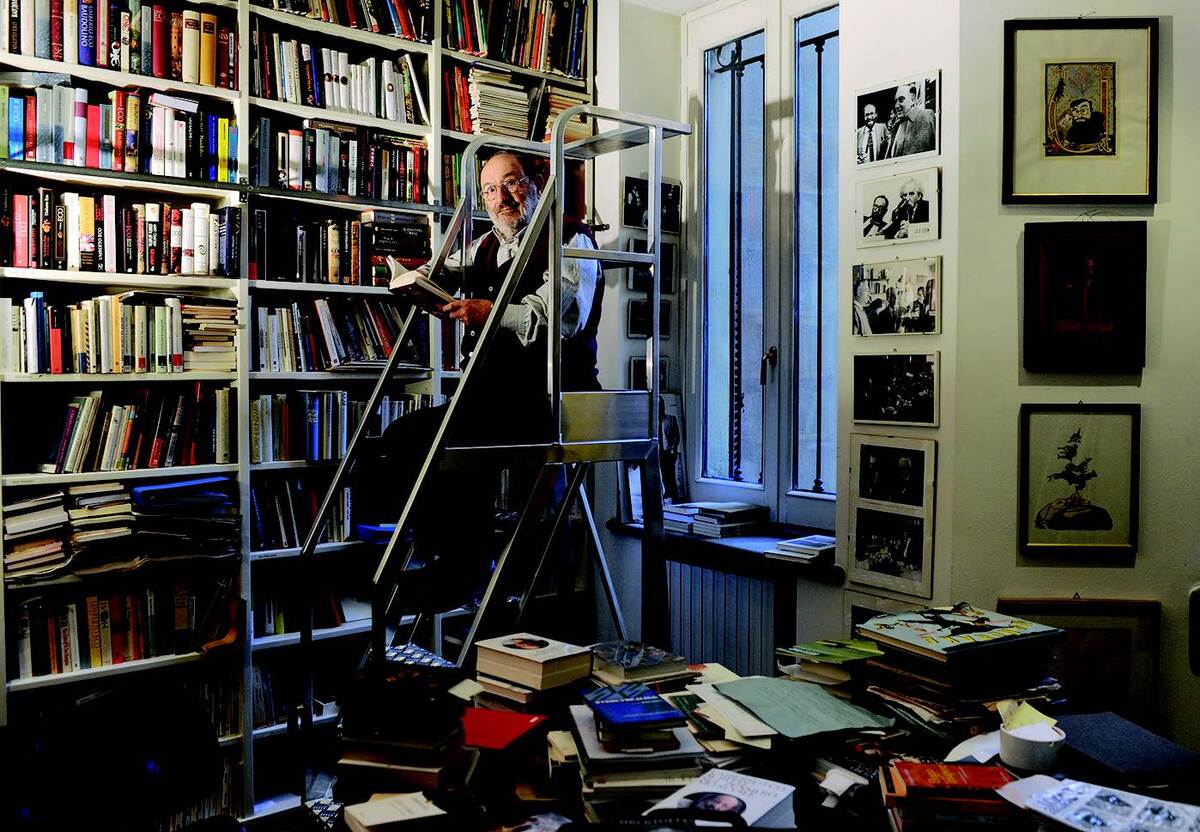 Умберто Эко завещал свою огромную библиотеку государству. Он говорил, что тот, кто не читает, к семидесяти годам проживает только одну жизнь — свою собственную. А тот, кто читает, проживает пять тысяч лет, ведь чтение дарит бессмертие, обращённое в прошлое.