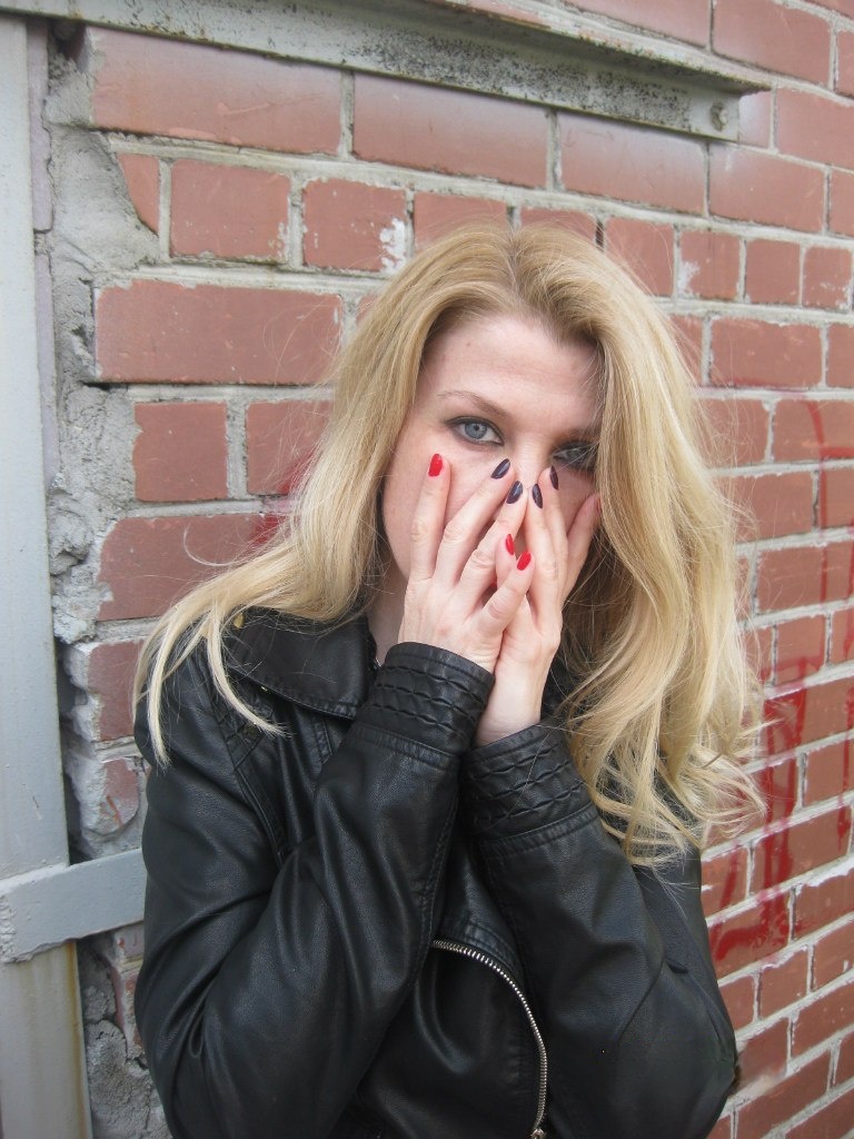 Автор на "гаражной" фотосессии в 2014 году