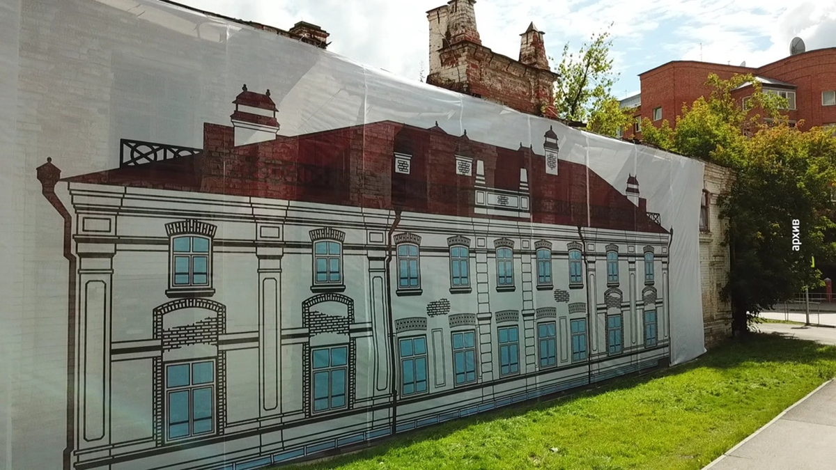 Здание бывшего "Ночлежного дома" на ул. Даудельной долгое время было скрыто баннером