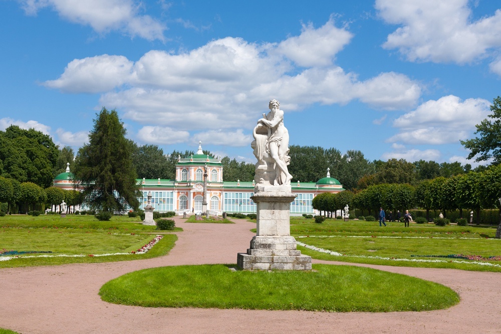    Исторические усадьбы России - это не просто памятники архитектуры, а живое наследие, предлагающее уникальное сочетание культуры, истории и природы. / iStock