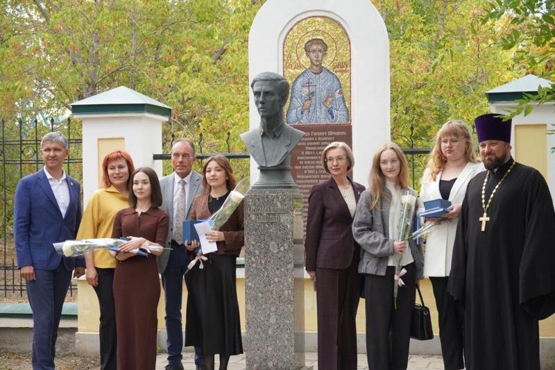    @ Фонд «Евразия» / Возложение цветов к бюсту Шмореля в Оренбурге