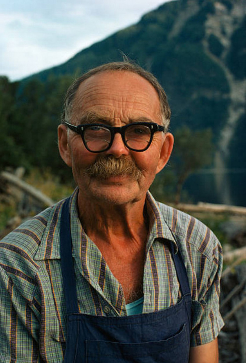 Николай Смирнов прожил почти полвека на уединенной ферме на Телецком озере. Вырастил 18 детей