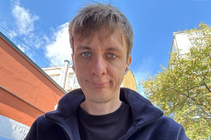    Дима Гаврилов делает "смешное" лицо. Фото: соцсети