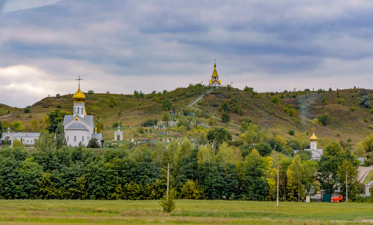 Вид с дороги на Холковский Троицкий монастырь