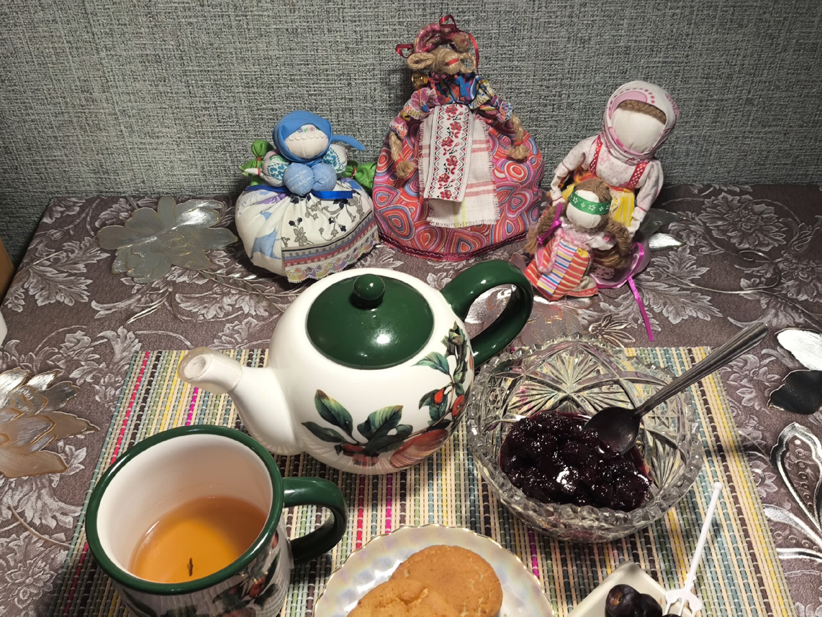 Кукла - Коза, травница Кубышка и Ведучка. О них может быть расскажу как-нибудь в другой раз. Фото автора канала.