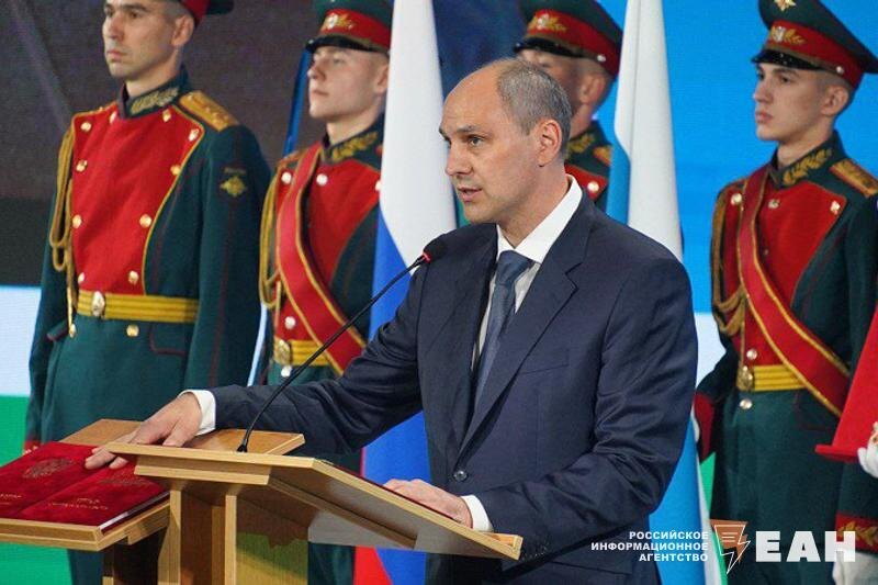    ЕАН / Юрий Капустин. Денис Паслер вступает в должность губернатора Свердловской области