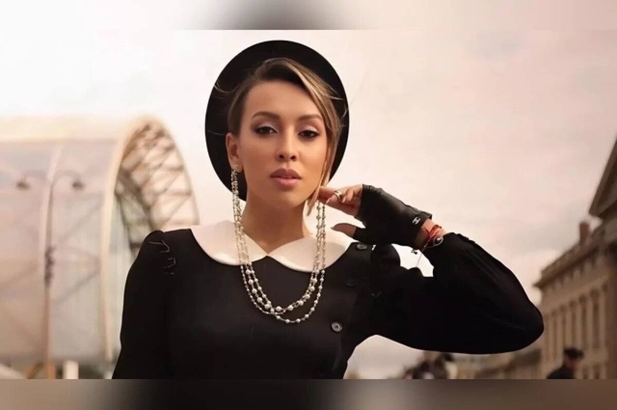    Эльсина Хайрова, светская львица и дочь бывшего депутата Госдумы от Татарстана Рината Хайрова, снова оказалась в центре внимания мировой прессы.